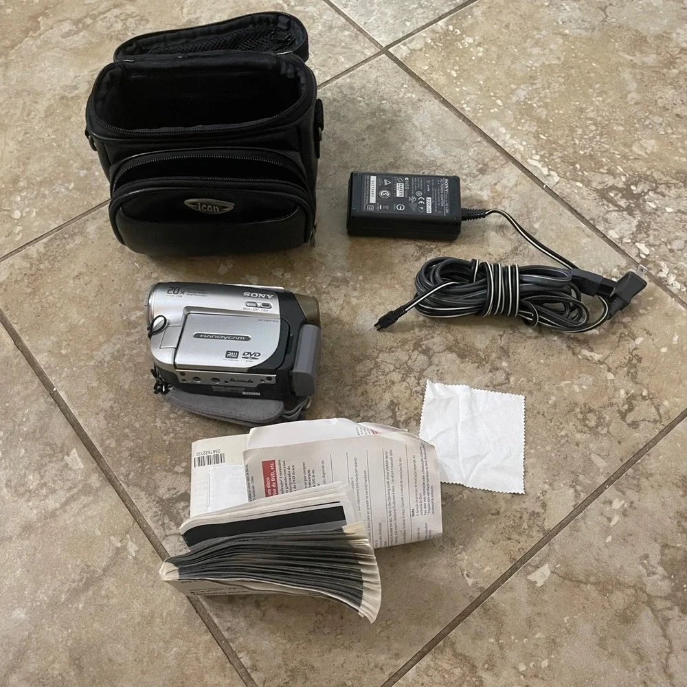 Sony Handycam DCR-DVD92 NTSC Camcorder 20x Optical Zoom Silver with Accessories
